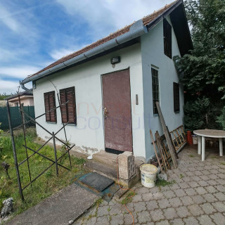 NA PREDAJ REKREAČNÁ CHATA V MESTE LEVICE